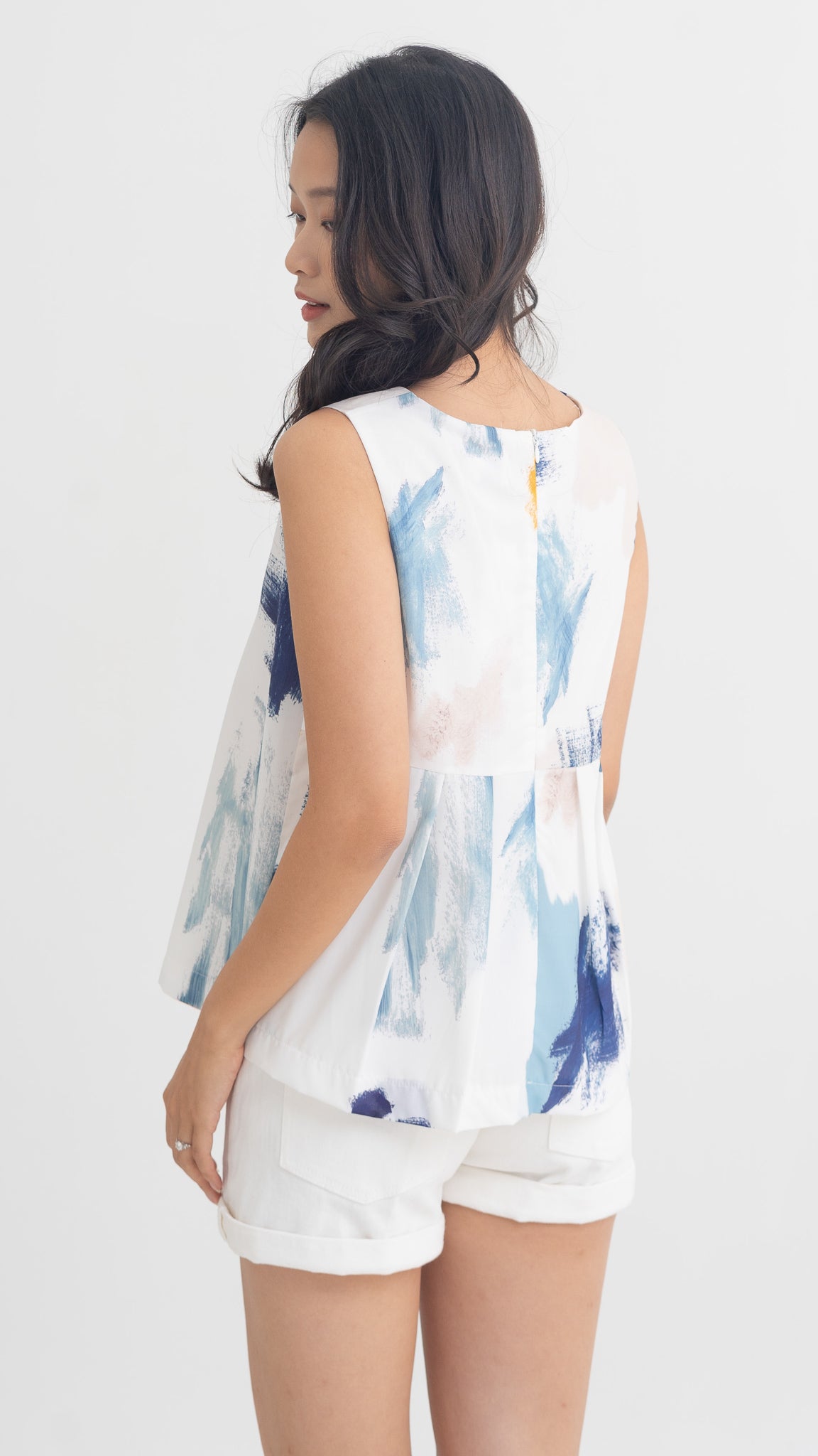 If I Were A Painter Sleeveless Blouse in White