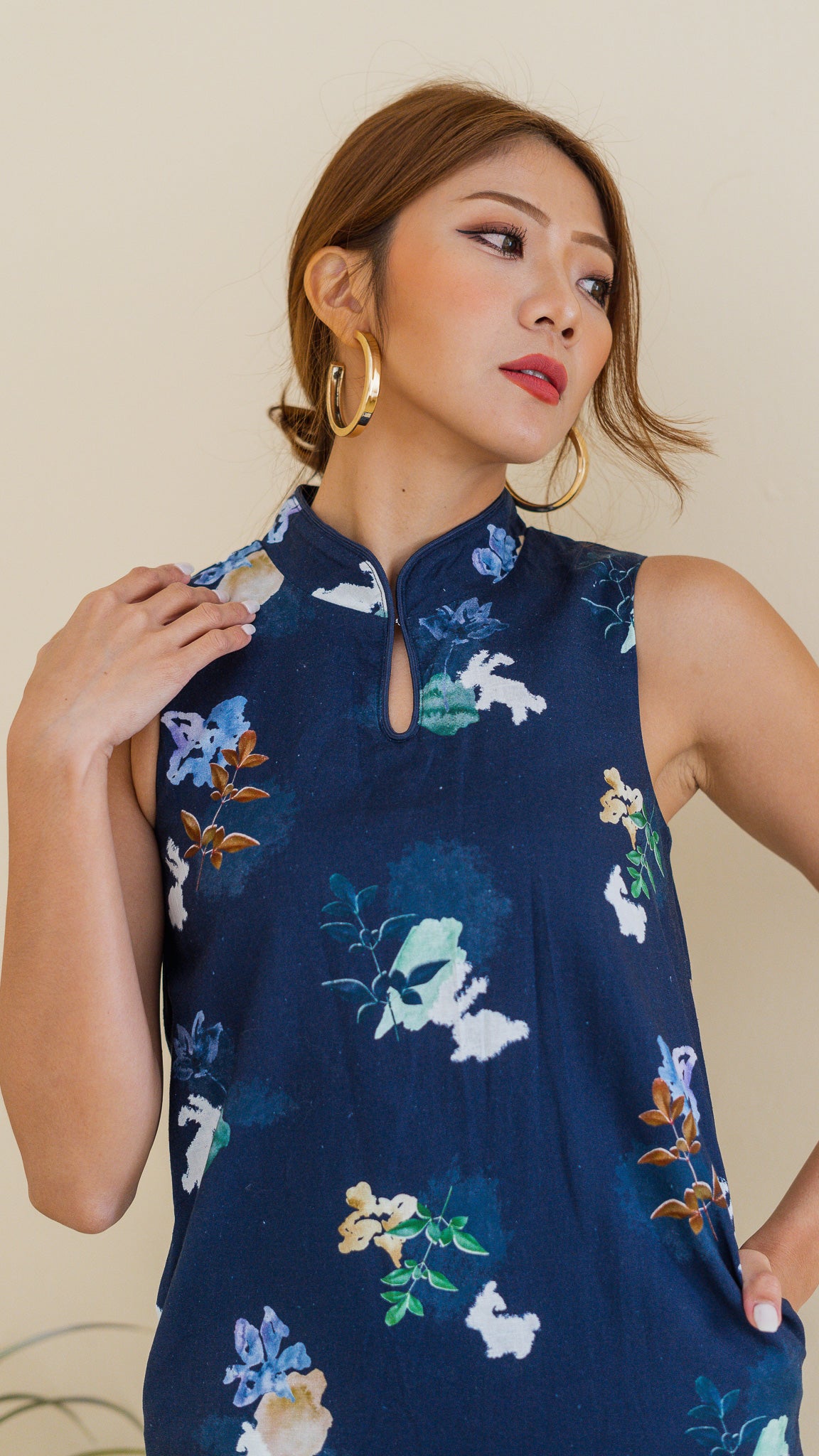 Leaps & Bounds Sleeveless Linen Cheongsam Dress in Navy