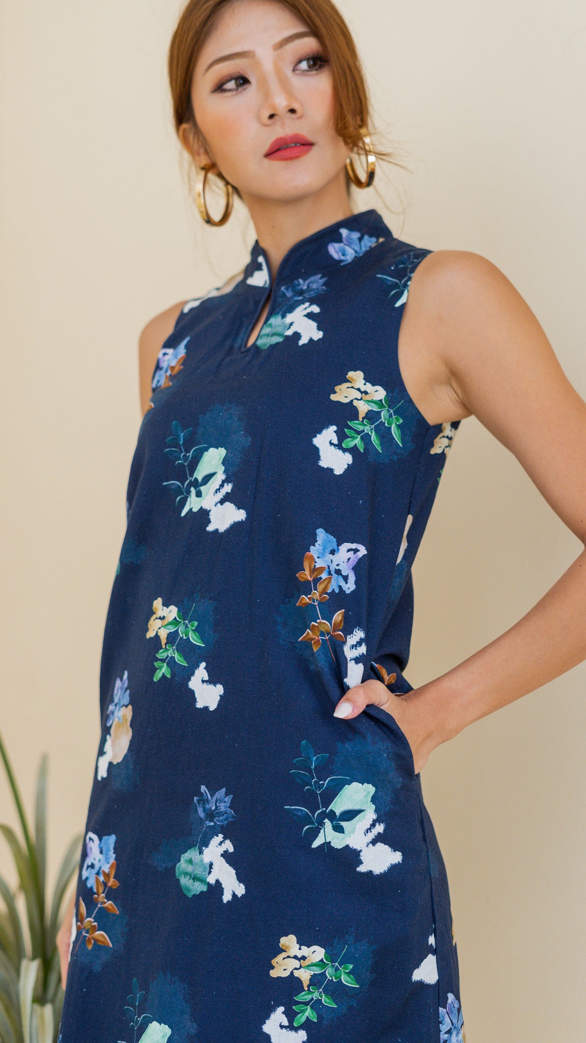 Leaps & Bounds Sleeveless Linen Cheongsam Dress in Navy