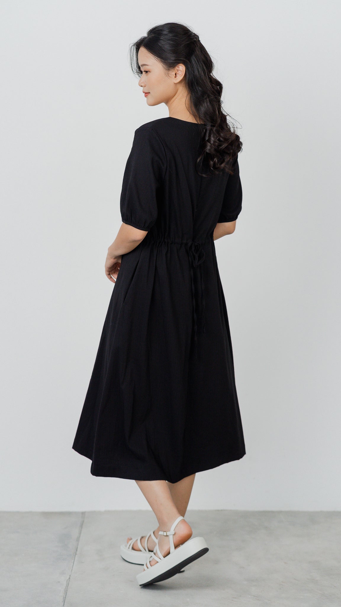 Margie Sleeved Midi Dress in Black [ONLINE ONLY]