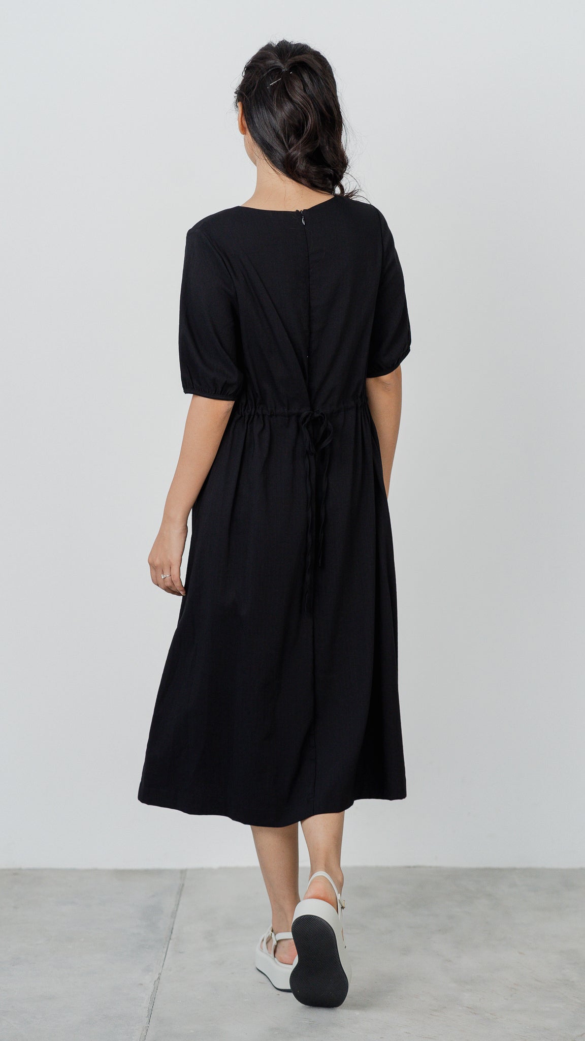 Margie Sleeved Midi Dress in Black [ONLINE ONLY]