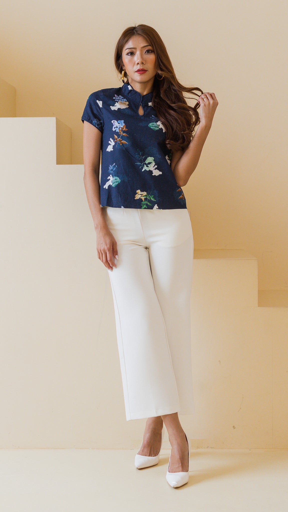 Leaps & Bounds Sleeved Cheongsam Linen Blouse in Navy