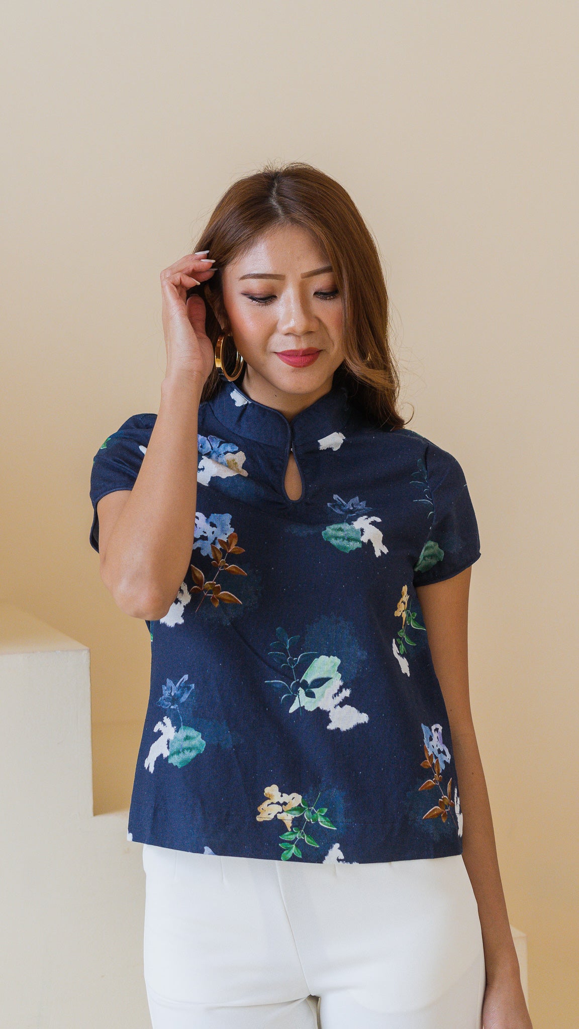 Leaps & Bounds Sleeved Cheongsam Linen Blouse in Navy