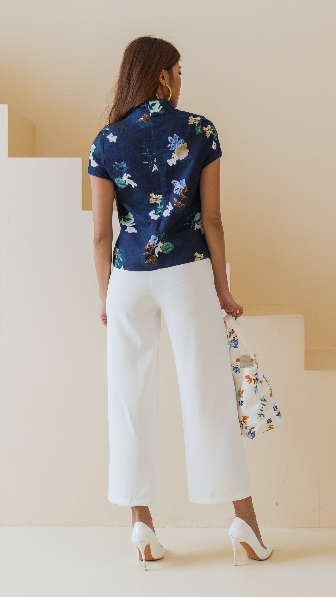 Leaps & Bounds Sleeved Cheongsam Linen Blouse in Navy