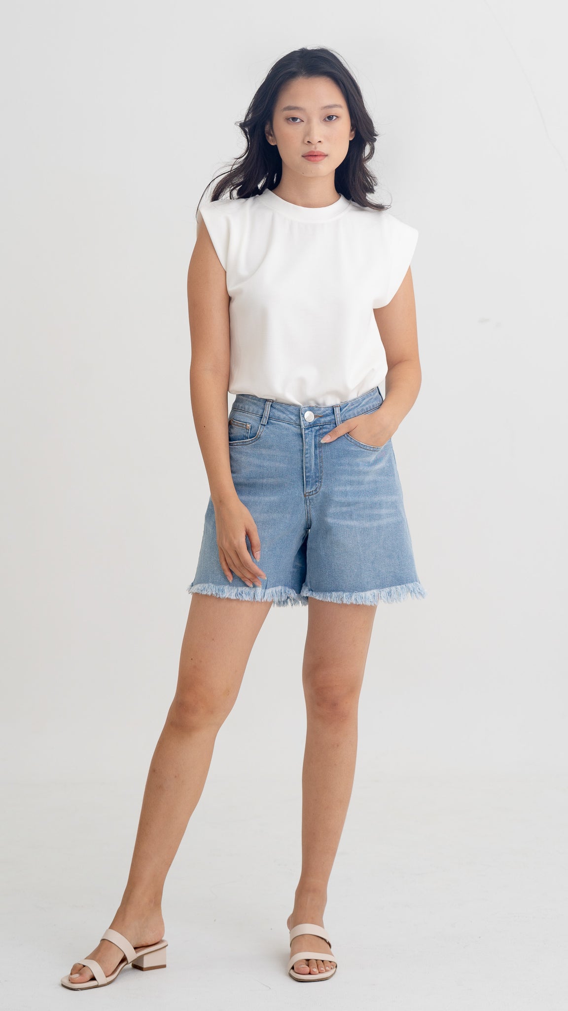 Stevie Raw Hem Denim Shorts in Light Wash [ONLINE ONLY]