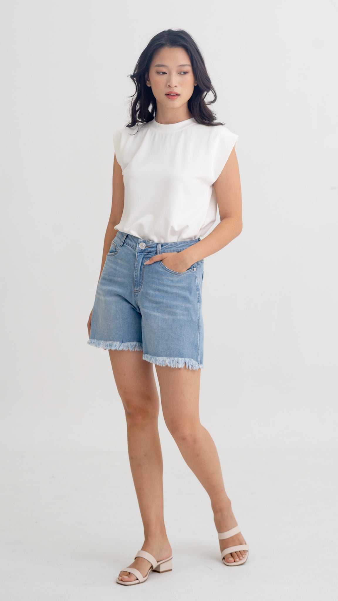 Stevie Raw Hem Denim Shorts in Light Wash [ONLINE ONLY]