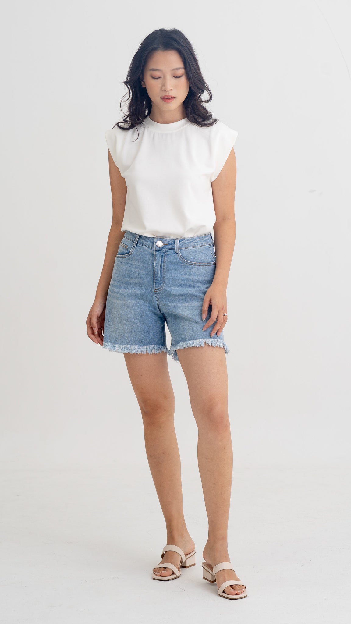 Stevie Raw Hem Denim Shorts in Light Wash [ONLINE ONLY]