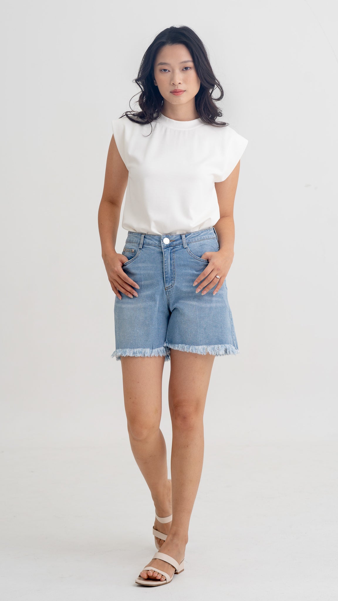 Stevie Raw Hem Denim Shorts in Light Wash [ONLINE ONLY]