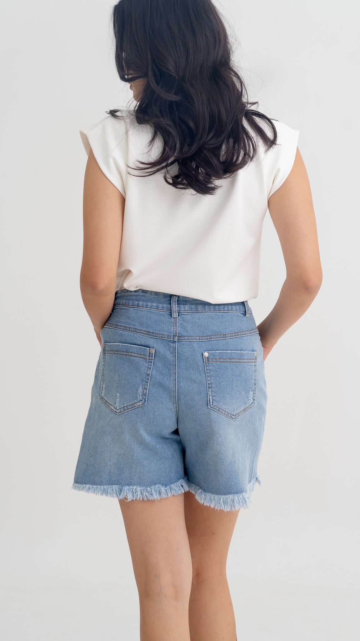 Stevie Raw Hem Denim Shorts in Light Wash [ONLINE ONLY]