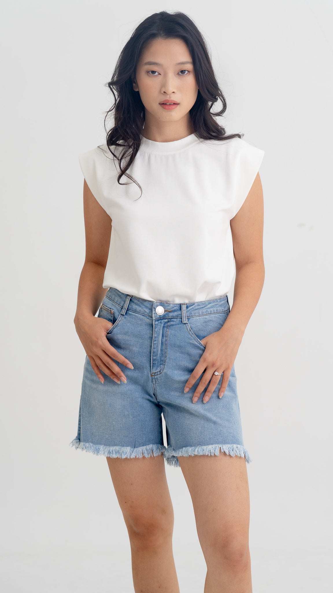 Stevie Raw Hem Denim Shorts in Light Wash [ONLINE ONLY]