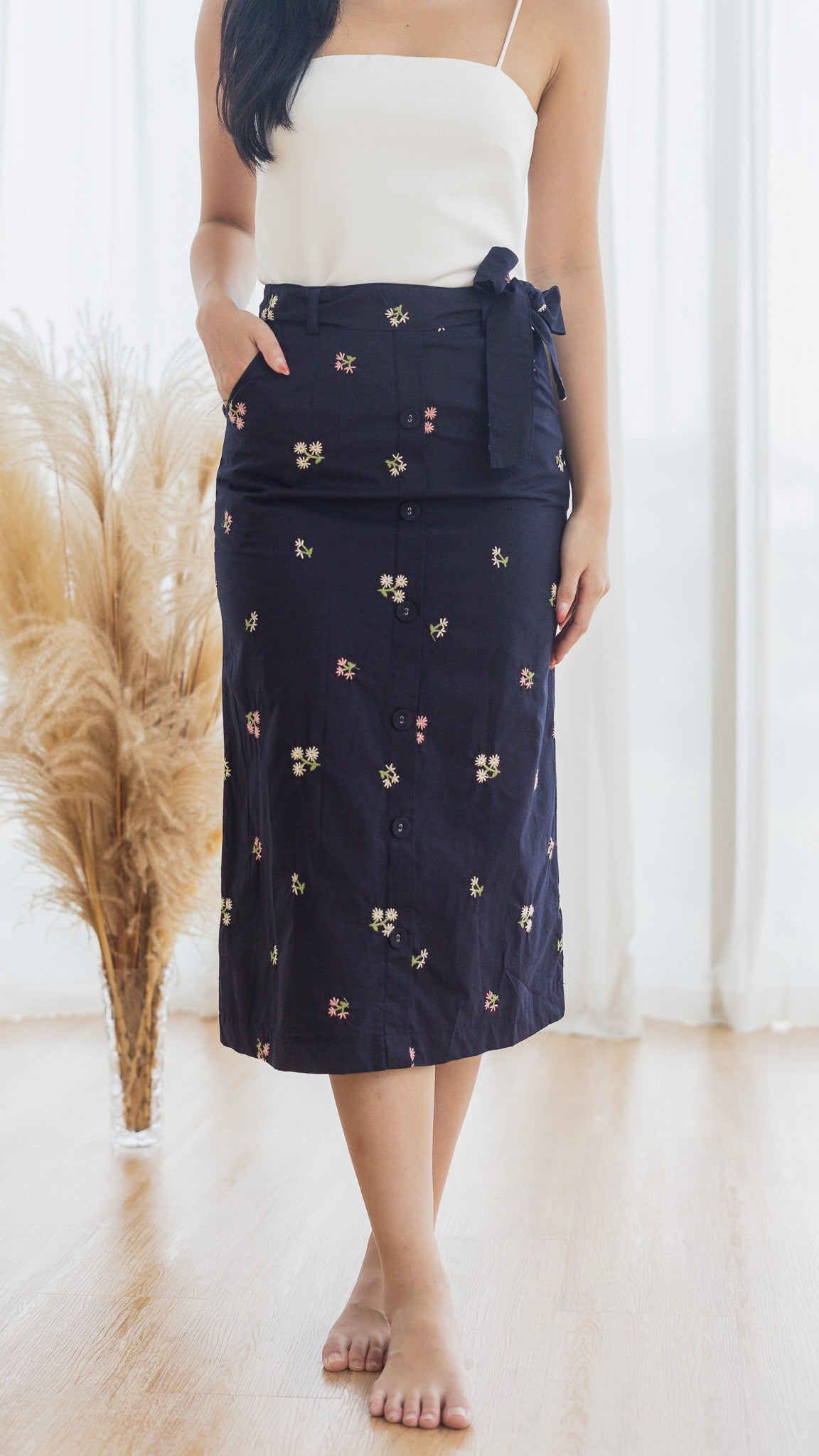 Blume Embroidery Midi Skirt in Navy