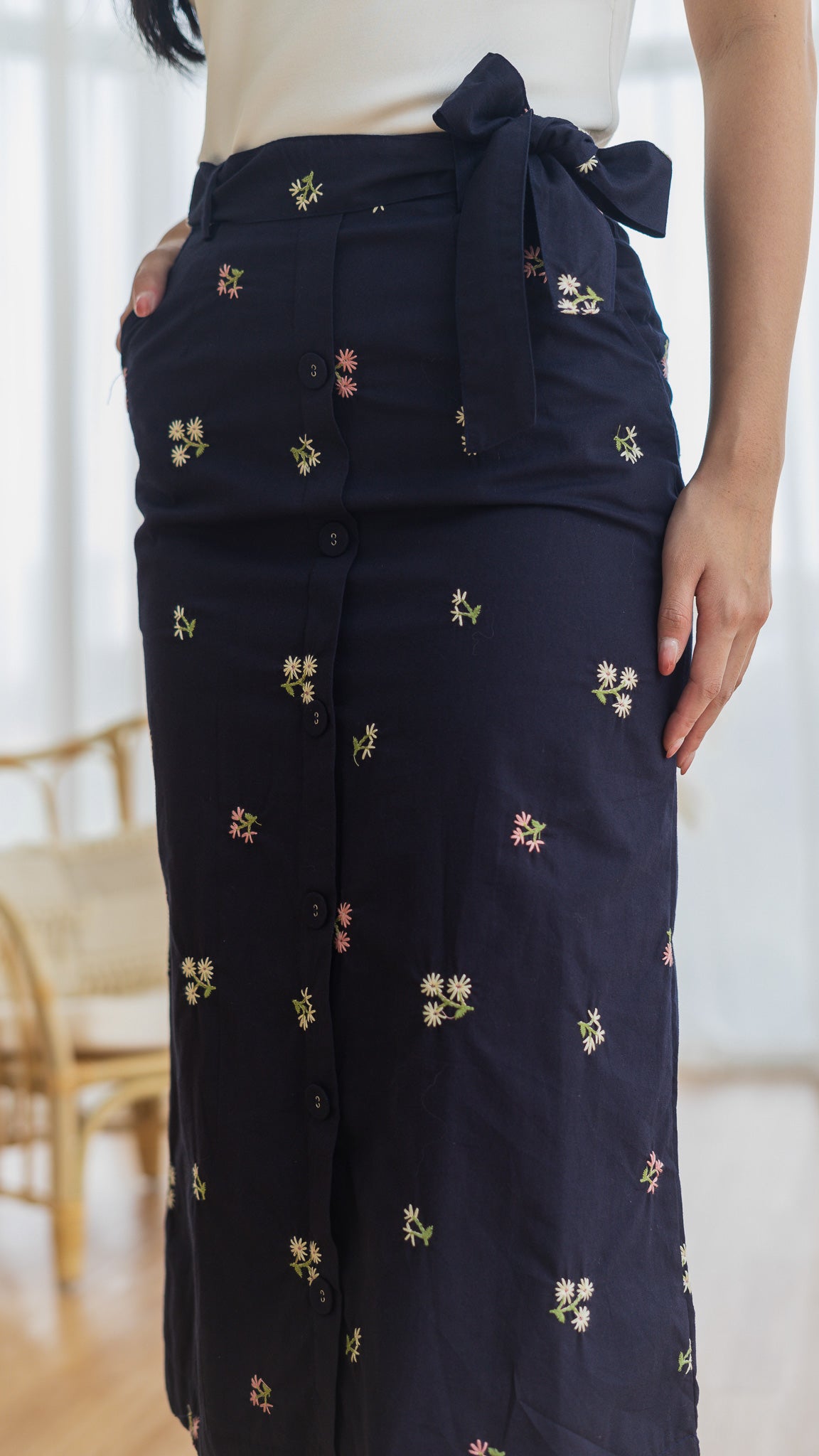 Blume Embroidery Midi Skirt in Navy