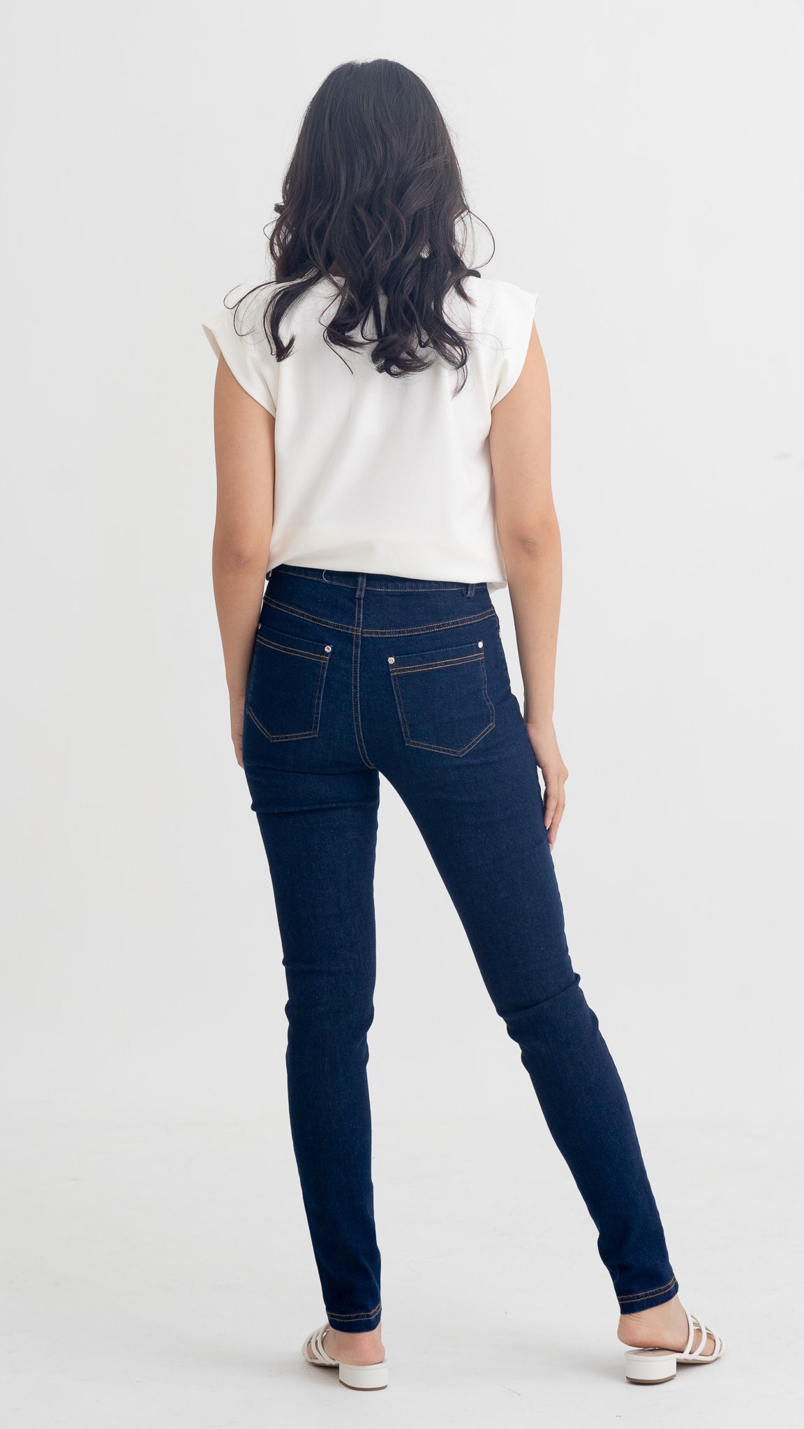 Genin Fitted Jeans in Dark Wash [ONLINE ONLY]