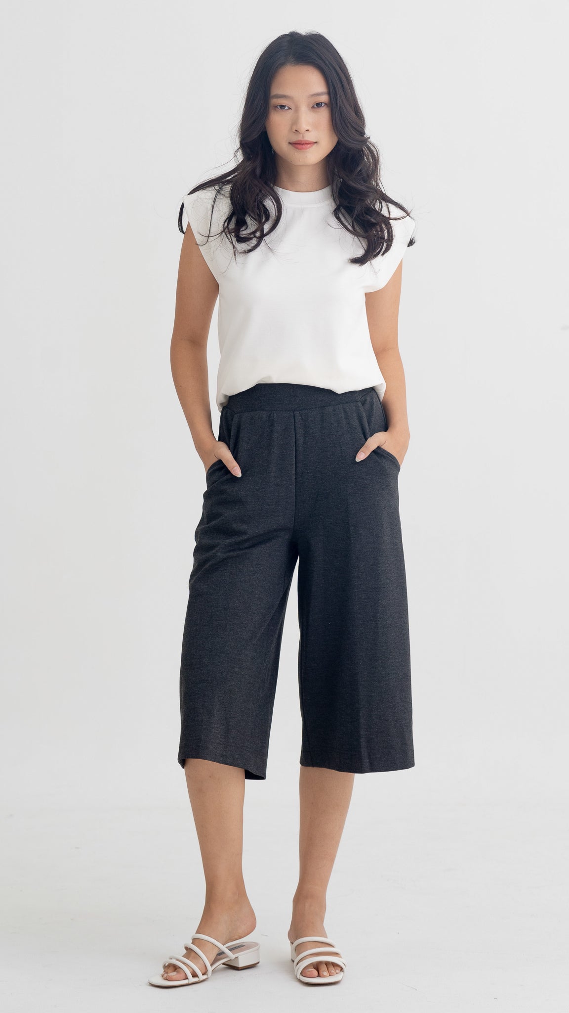 Everyday Broad Berms in Dark Grey [ONLINE ONLY]