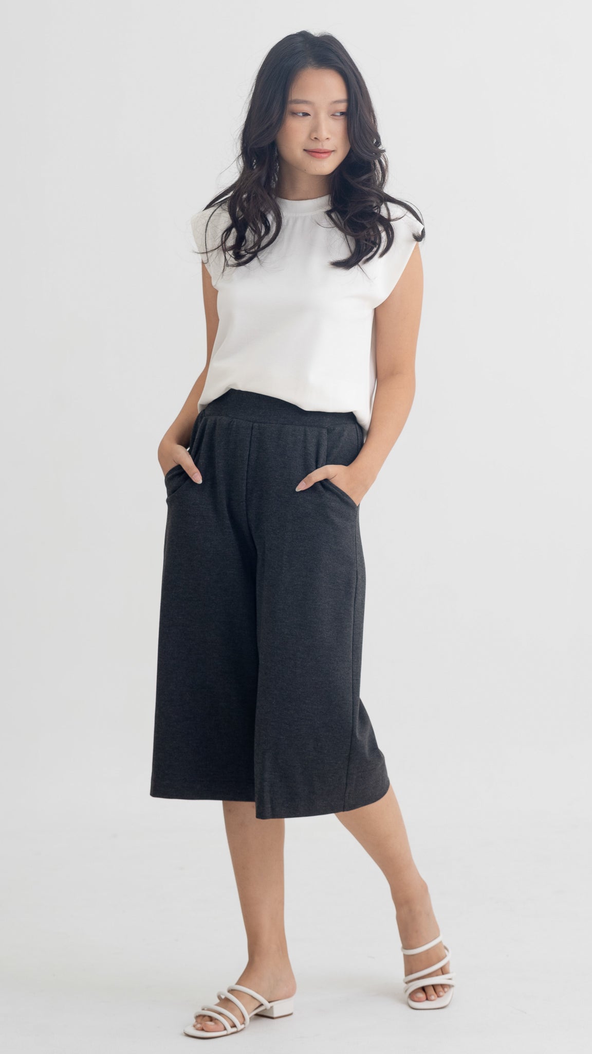 Everyday Broad Berms in Dark Grey [ONLINE ONLY]