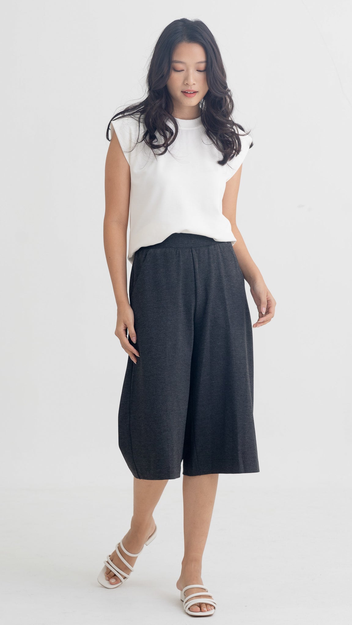 Everyday Broad Berms in Dark Grey [ONLINE ONLY]