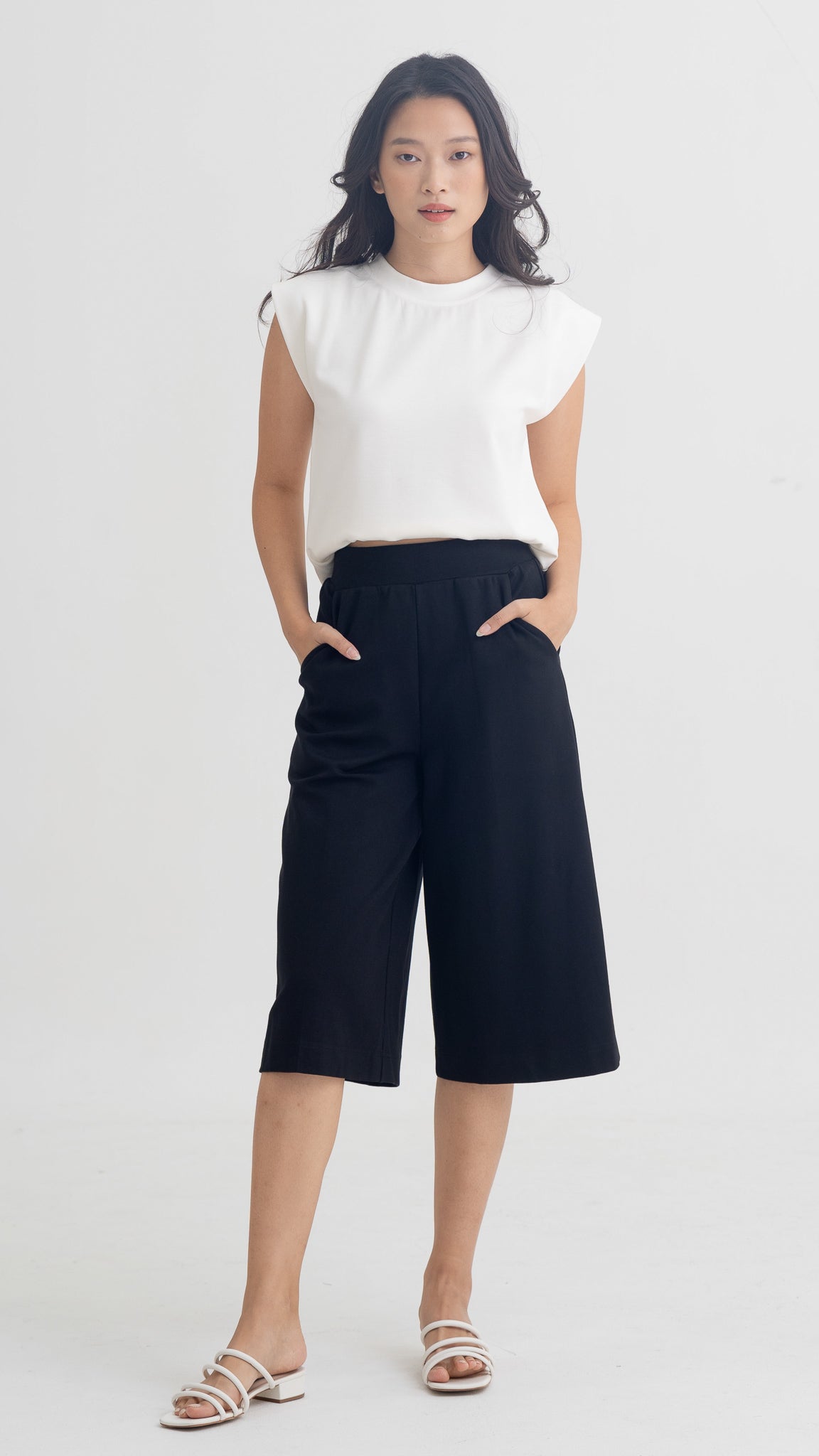 Everyday Broad Berms in Black [ONLINE ONLY]