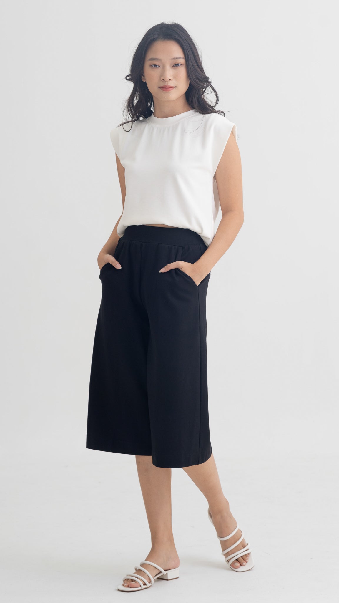 Everyday Broad Berms in Black [ONLINE ONLY]