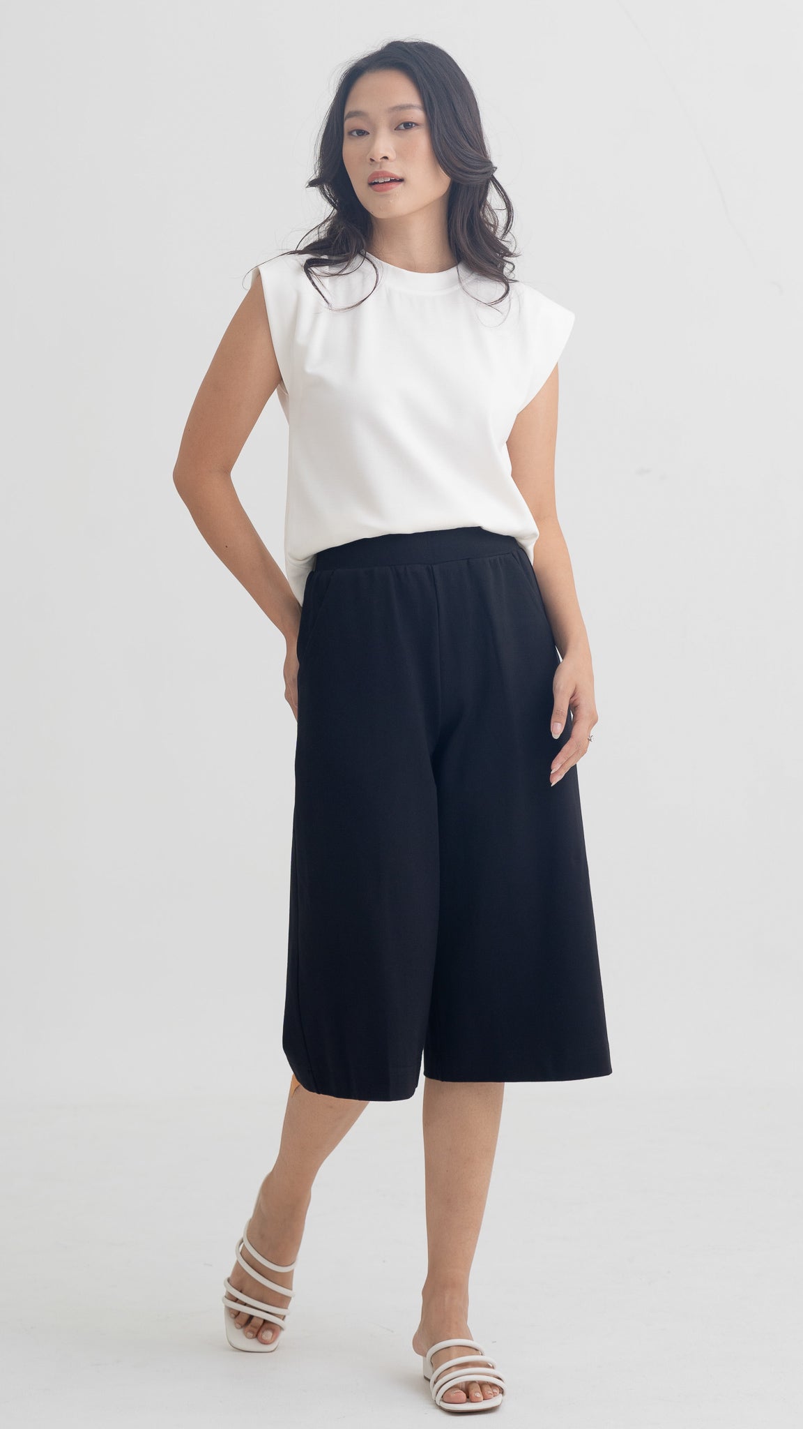 Everyday Broad Berms in Black [ONLINE ONLY]