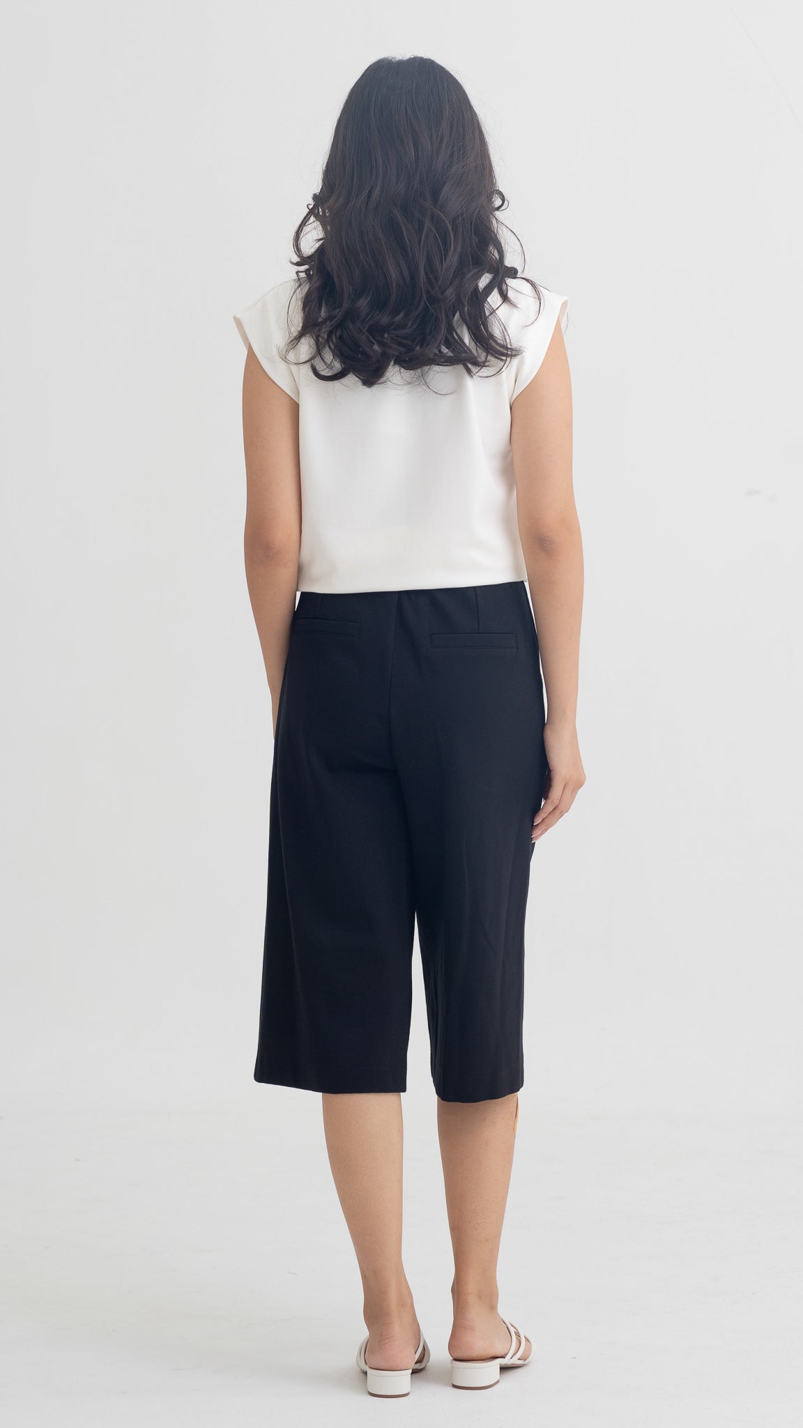 Everyday Broad Berms in Black [ONLINE ONLY]