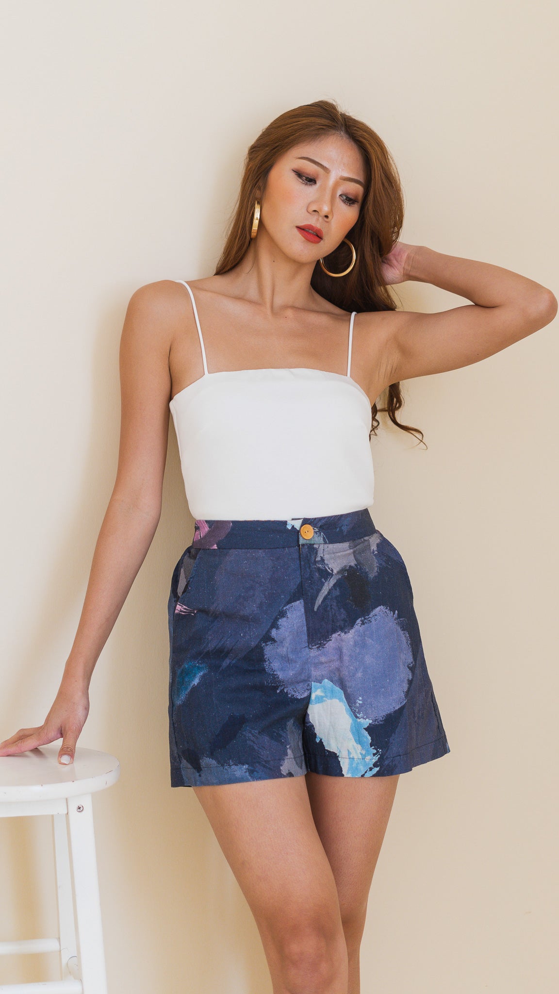 Life On A Canvas Linen Shorts in Navy