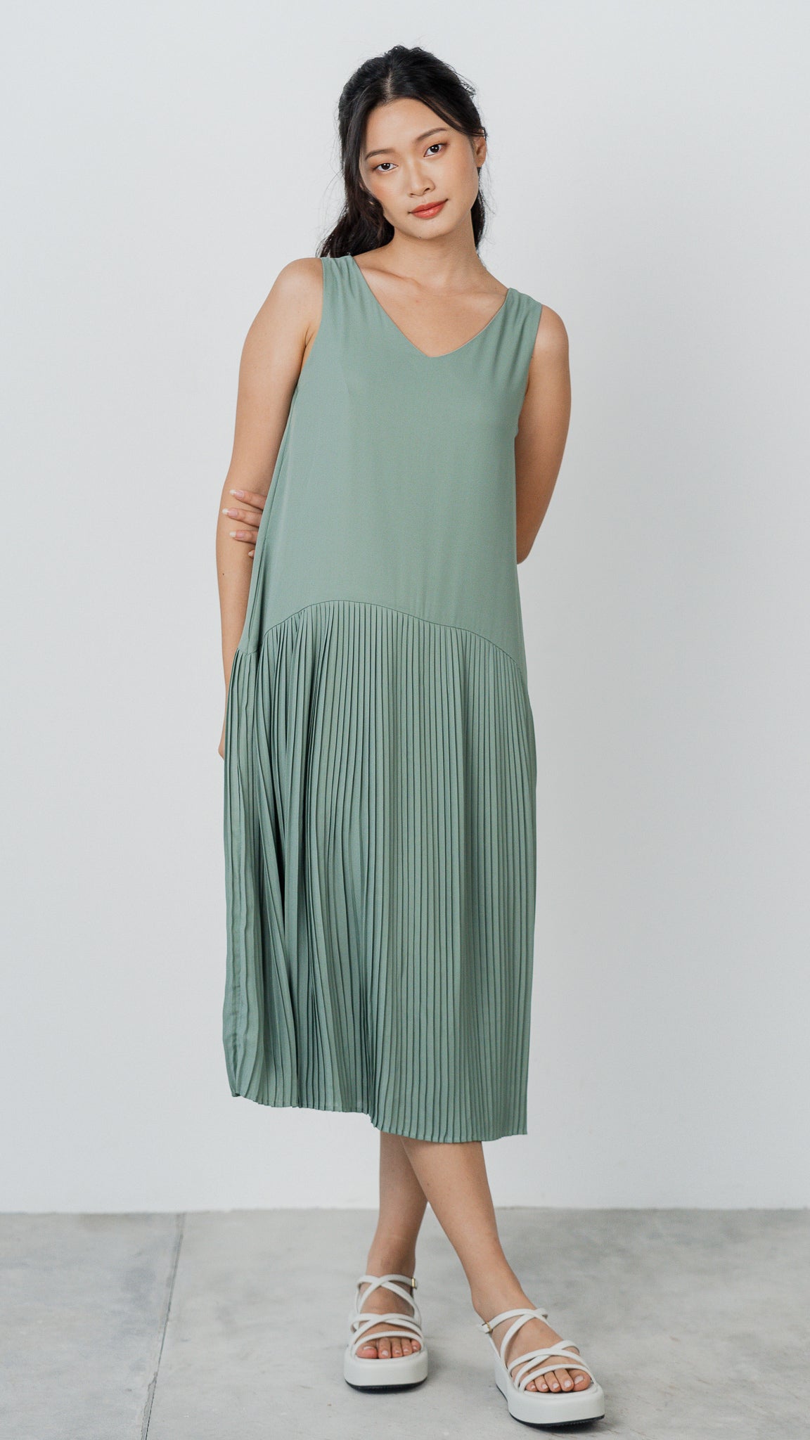 Willow Two-way Pleated Dress in Green [ONLINE ONLY]
