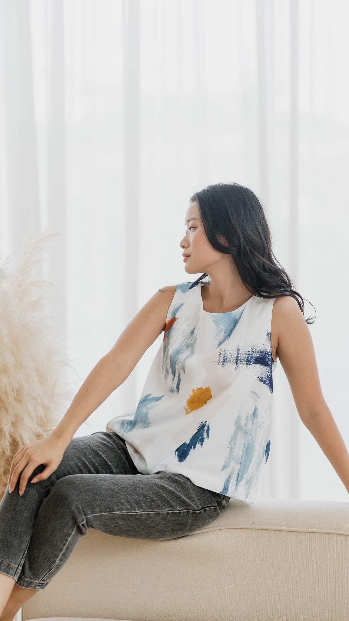 If I Were A Painter Sleeveless Blouse in White