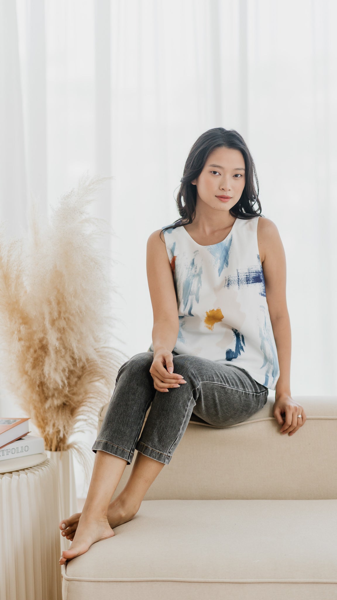 If I Were A Painter Sleeveless Blouse in White