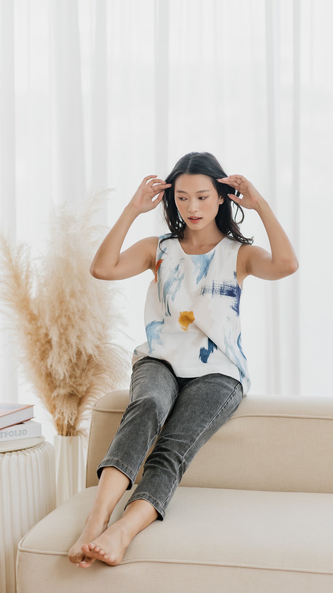 If I Were A Painter Sleeveless Blouse in White