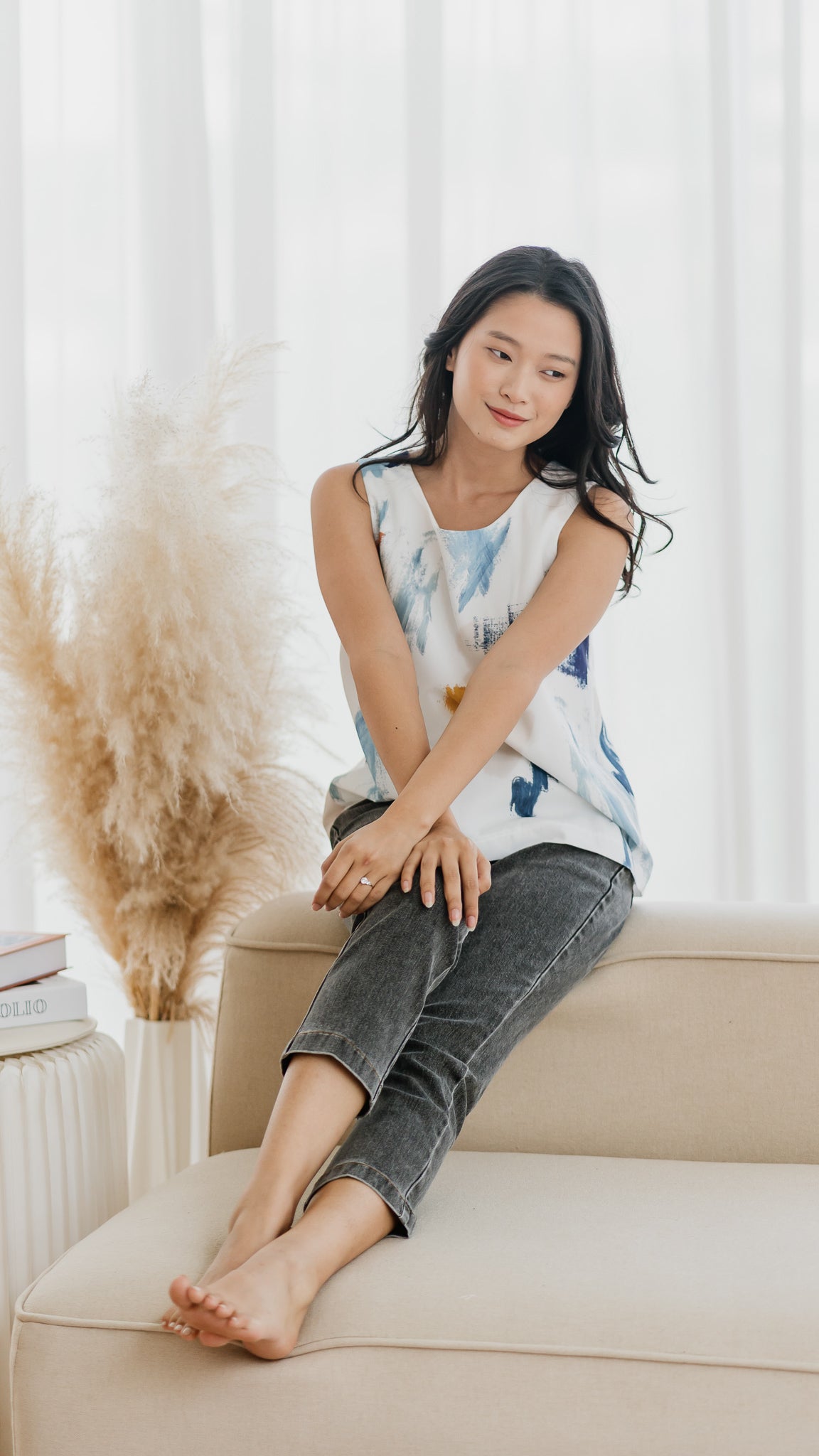 If I Were A Painter Sleeveless Blouse in White