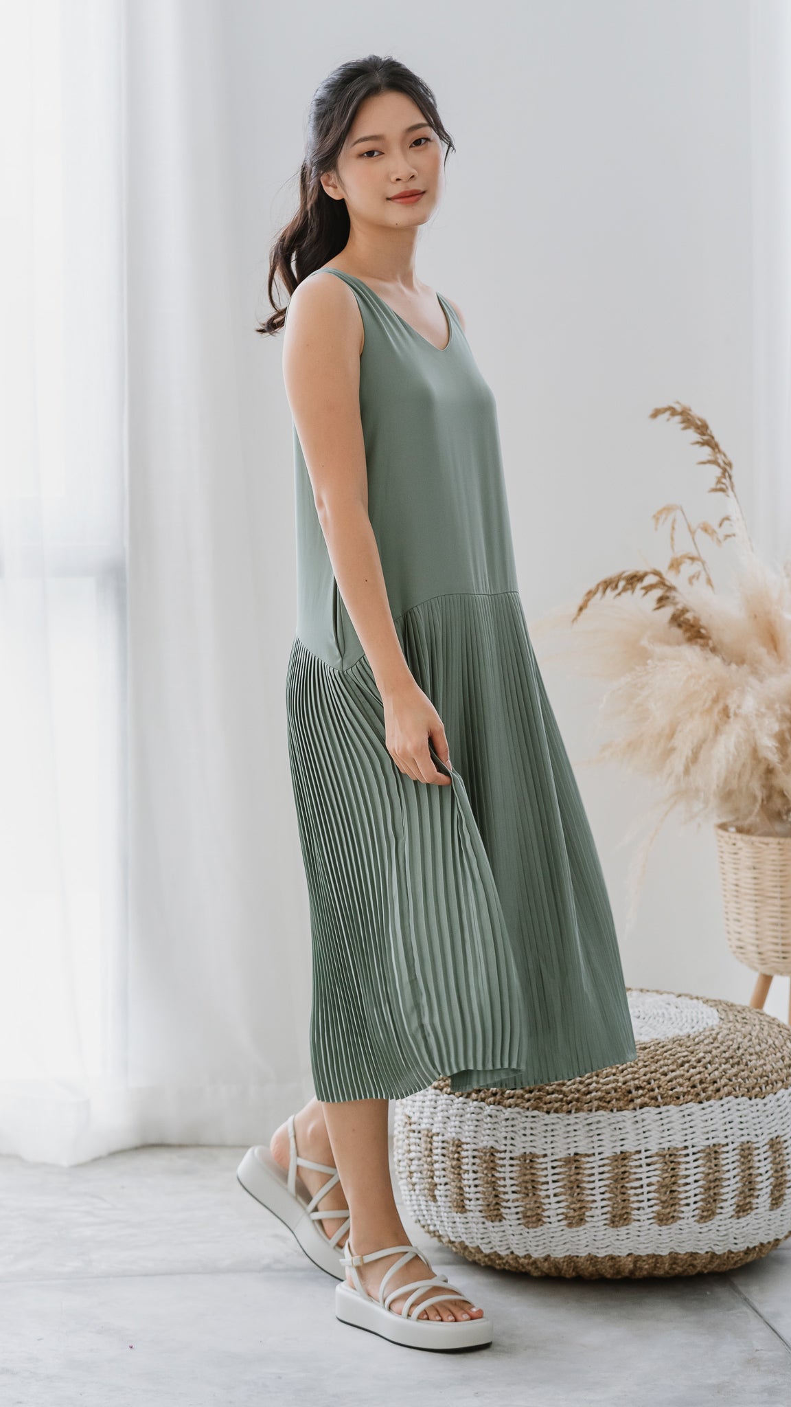 Willow Two-way Pleated Dress in Green [ONLINE ONLY]