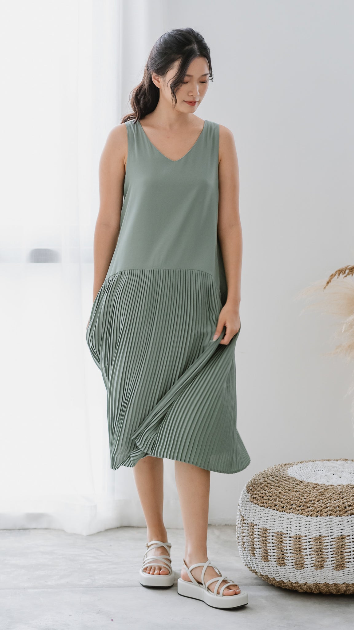 Willow Two-way Pleated Dress in Green [ONLINE ONLY]