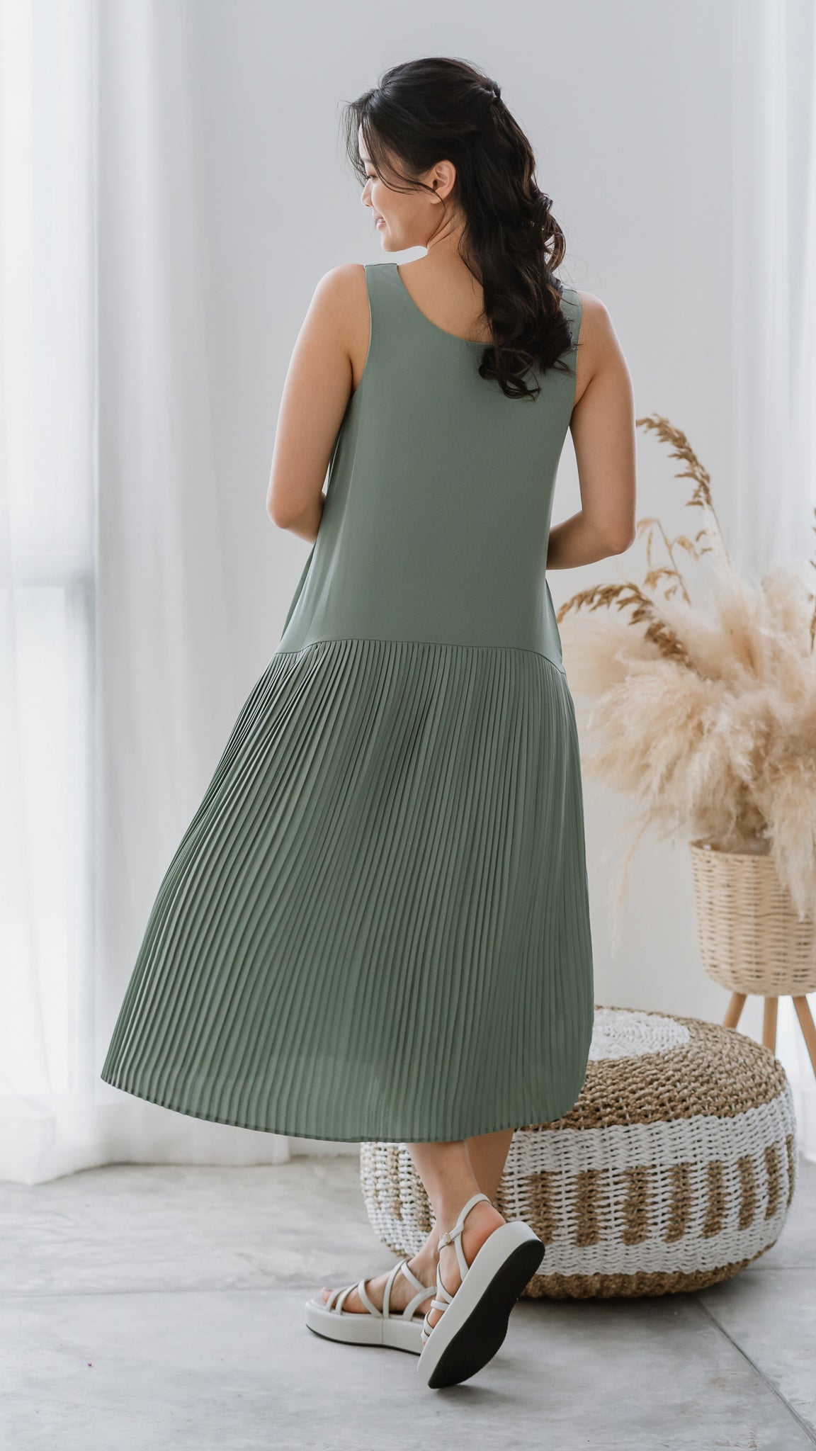 Willow Two-way Pleated Dress in Green [ONLINE ONLY]