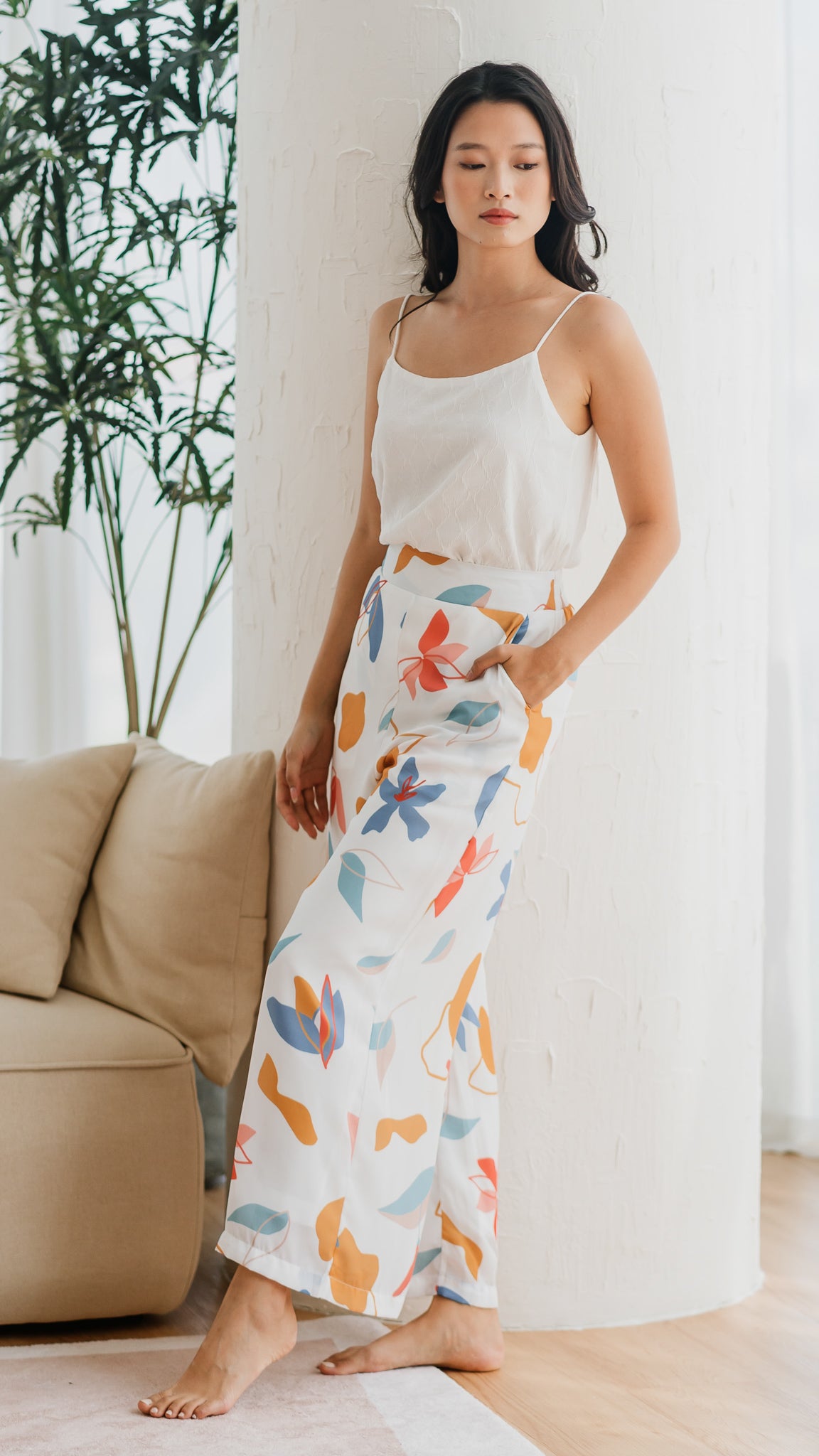 Sophie's Summer Elastic Waist Pants in White [ONLINE ONLY]
