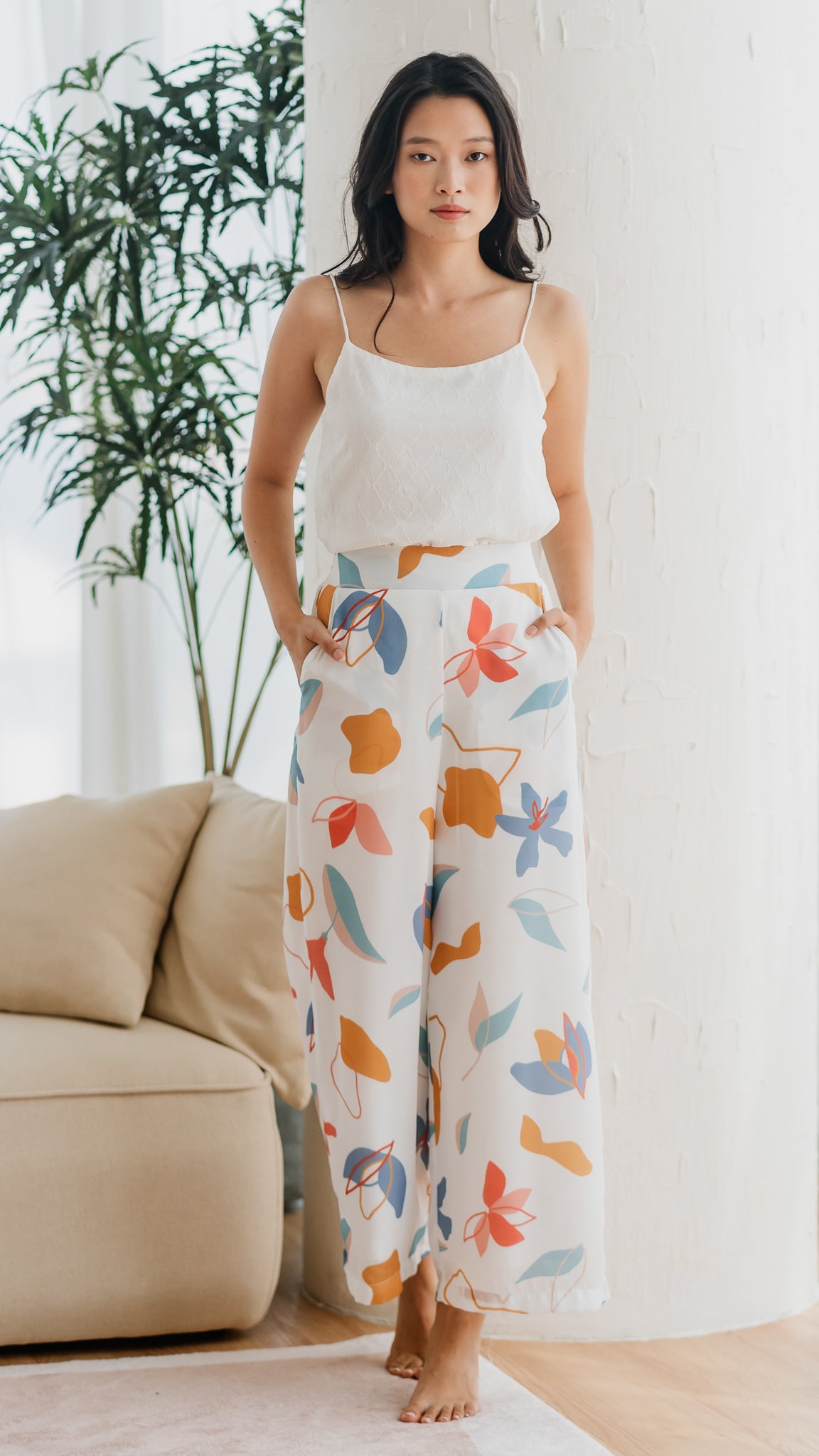 Sophie's Summer Elastic Waist Pants in White [ONLINE ONLY]